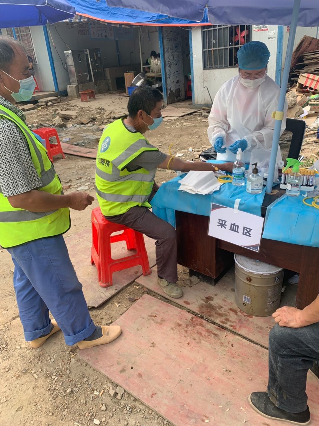 地鐵8號(hào)線項(xiàng)目組織人員進(jìn)行核酸檢測(cè)